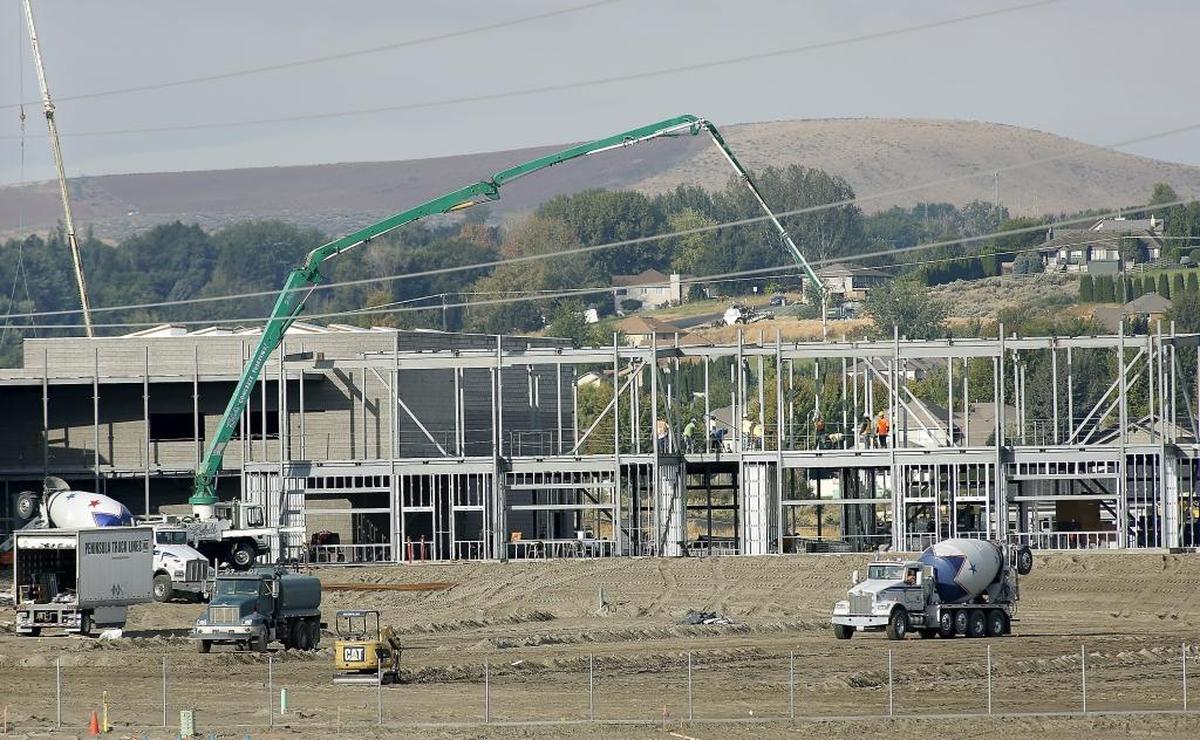 Kennewick School District Elementary #16 is under construction at Rachel Road in Richland. The new 76,664-square-foot school will feature 38 classrooms and is scheduled to open in August 2018.
