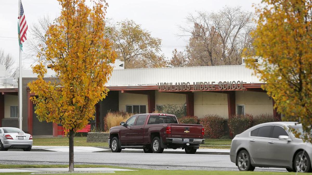 Kennewick police investigated two school shooting threats at Highlands Middle School in Kennewick.
