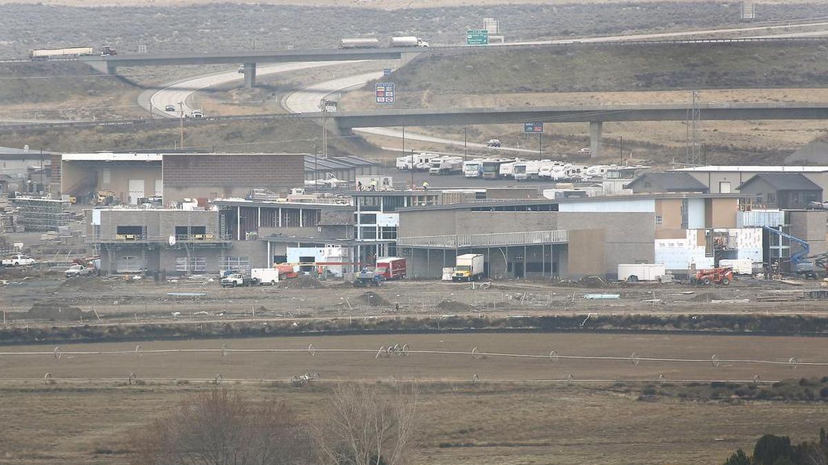 Urban growth boundaries have impacted the site selections where school districts in the Tri-Cities can plan and build new educational facilities. The new Sage Crest Elementary School is adjacent to the Interstate 82 boundary marker in south central Kennewick.