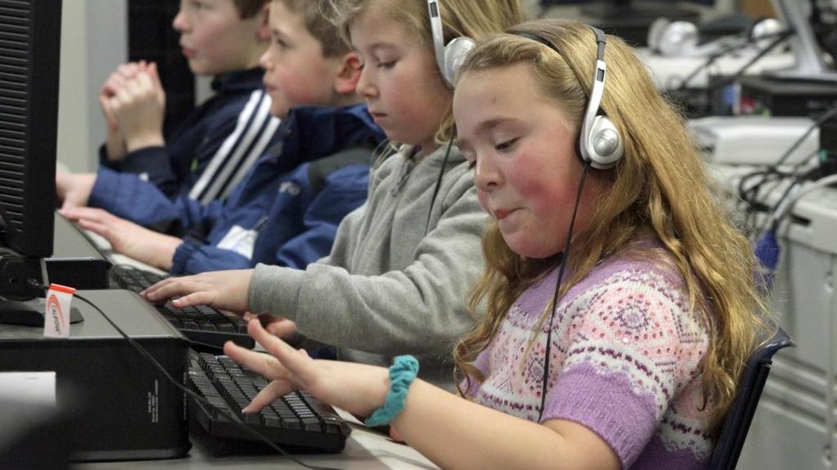 Students take a test in the computer lab at Badger Mountain Elementary School in Richland in this file photo.