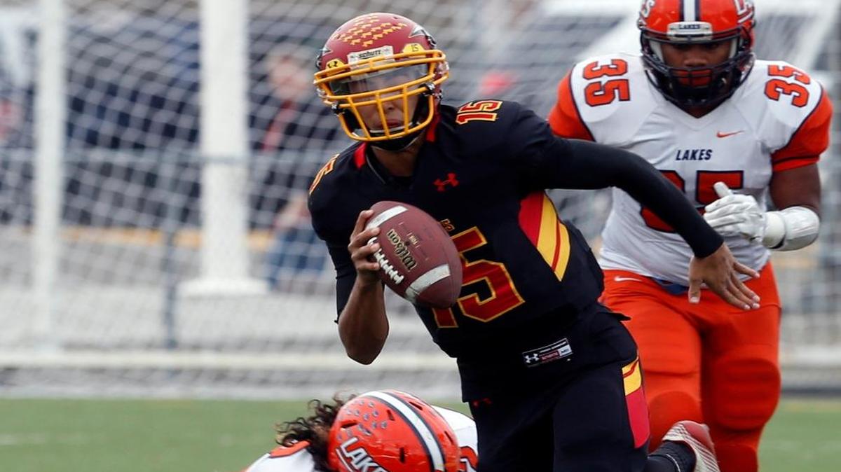 Kamiakin High School’s Zach Borisch (15) moves past a tackle attempt from Lakes High School during a state playoff game last fall at Neil F. Lampson Stadium in Kennewick. Borisch’s family plans to provide his helmet for his senior season, rather than have him use a school-issued helmet, thanks to a recent Kennewick School Board decision allowing players and their families to provide their own helmets.