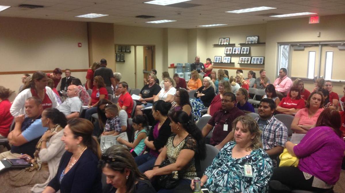 
The board room of the Pasco School District fills up ahead of Tuesday night’s board meeting. It was the board’s first meeting in a month and since a teacher strike delayed the start of school by nine days.
