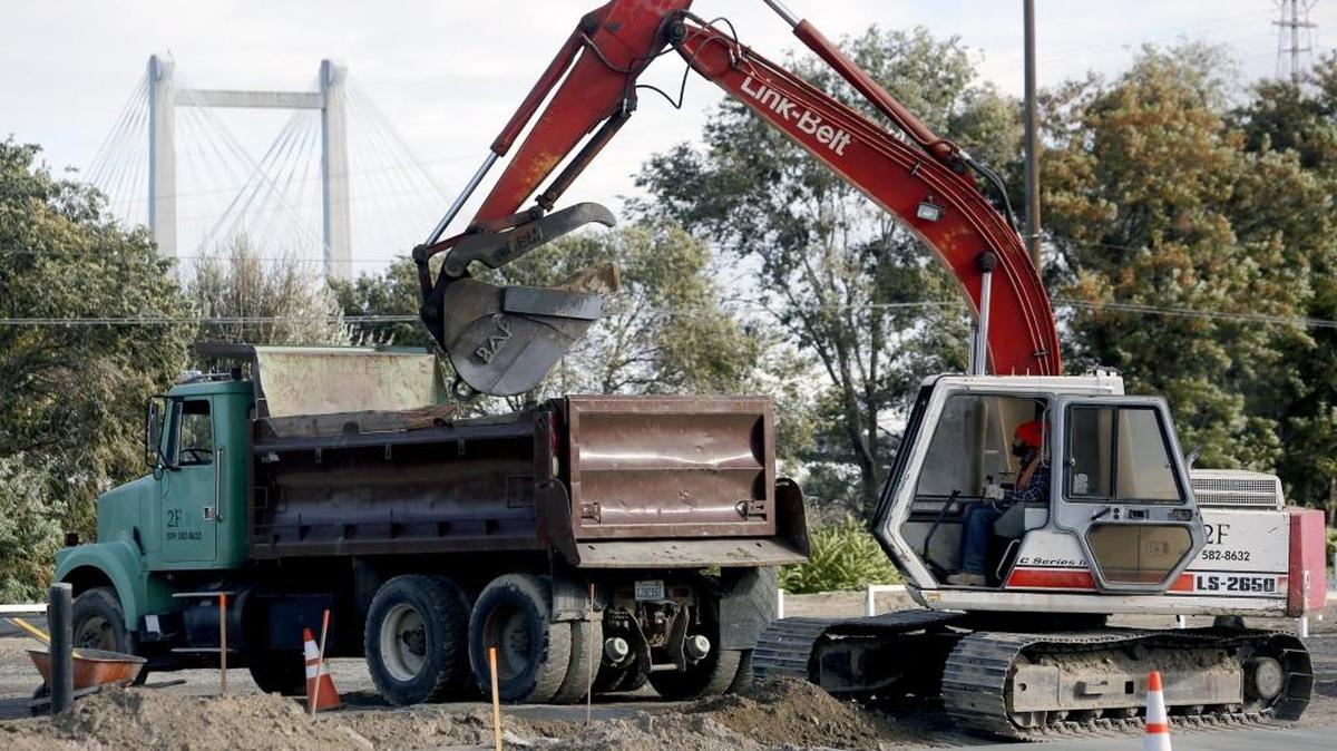 Construction work continues on the Port of Kennewick’s Columbia Gardens Urban Wine & Artisan Village project. Columbia Basin College has recently announced that it is working with the port and city to build a $10 million cooking school on the site.