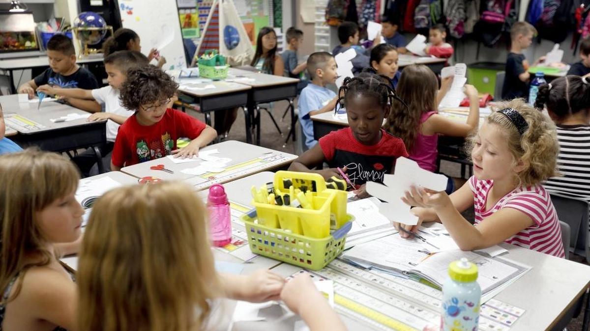 Students Ashley Groesbeck, right, and Jihan Awjat, center, work on a project in Alisha Olsen's second-grade class at Washington Elementary School in Kennewick. Olsen has 29 students in the class. The Kennewick School District has received a $51 million state grant to reduce class sizes in kindergarten through third-grade.