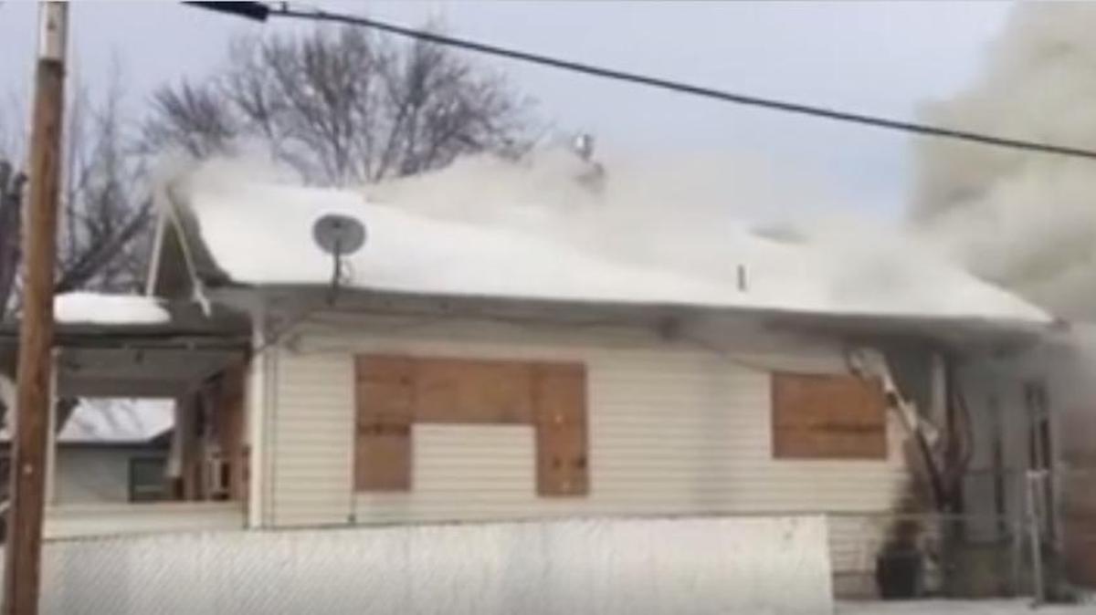 A fire damaged an abandoned building on Seventh Avenue in Pasco.