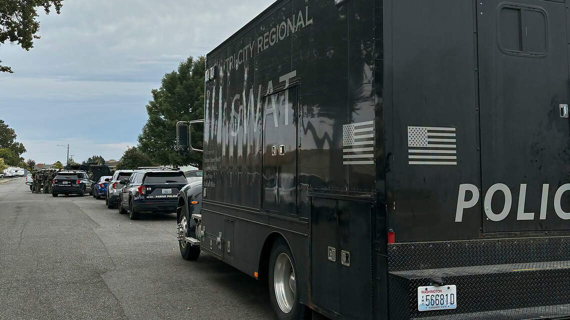 SWAT team nabs 2 robbery suspects after gun incident at WinCo