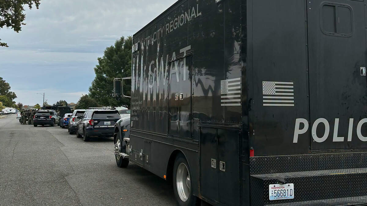 SWAT team nabs 2 robbery suspects after gun incident at WinCo