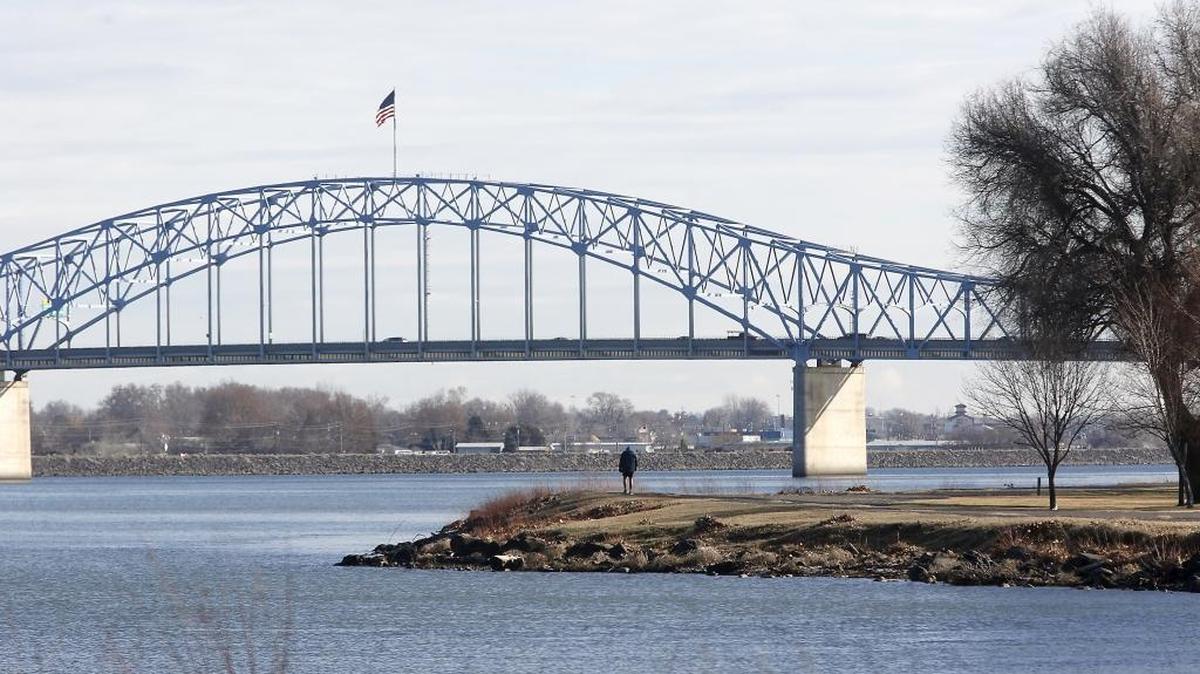 With the flood risk mitigated by dams, Tri-City leaders say it's time the Corps returned 34-plus miles of Mid-Columbia shoreline, including Columbia Park in Kennewick, to local control.