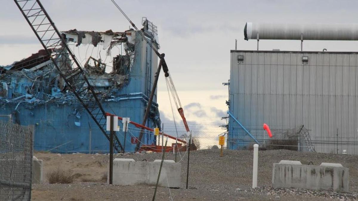 The 2017 tours of Hanford cleanup projects will include a stop outside the Plutonium Finishing Plant, which is being demolished.