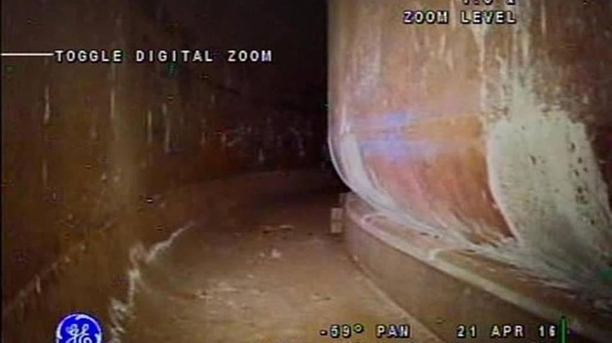 The space between the shells of Hanford Tank AY-101 showed no evidence of a leak in this screen shot from a recent video inspection.