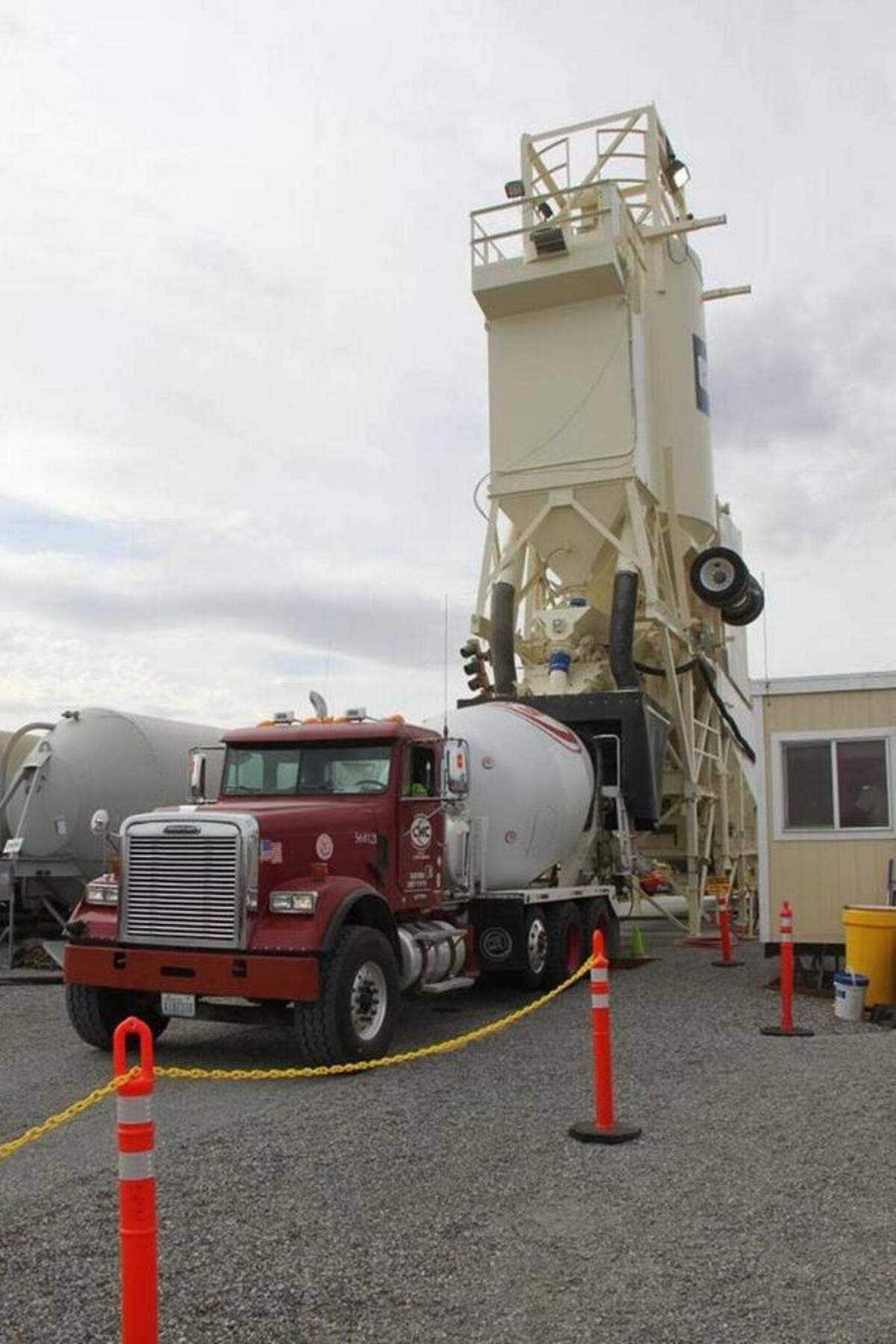 A temporary grout plant has been set up in central Hanford as work continues to fill the second PUREX plant radioactive waste storage tunnel with concrete-like grout.