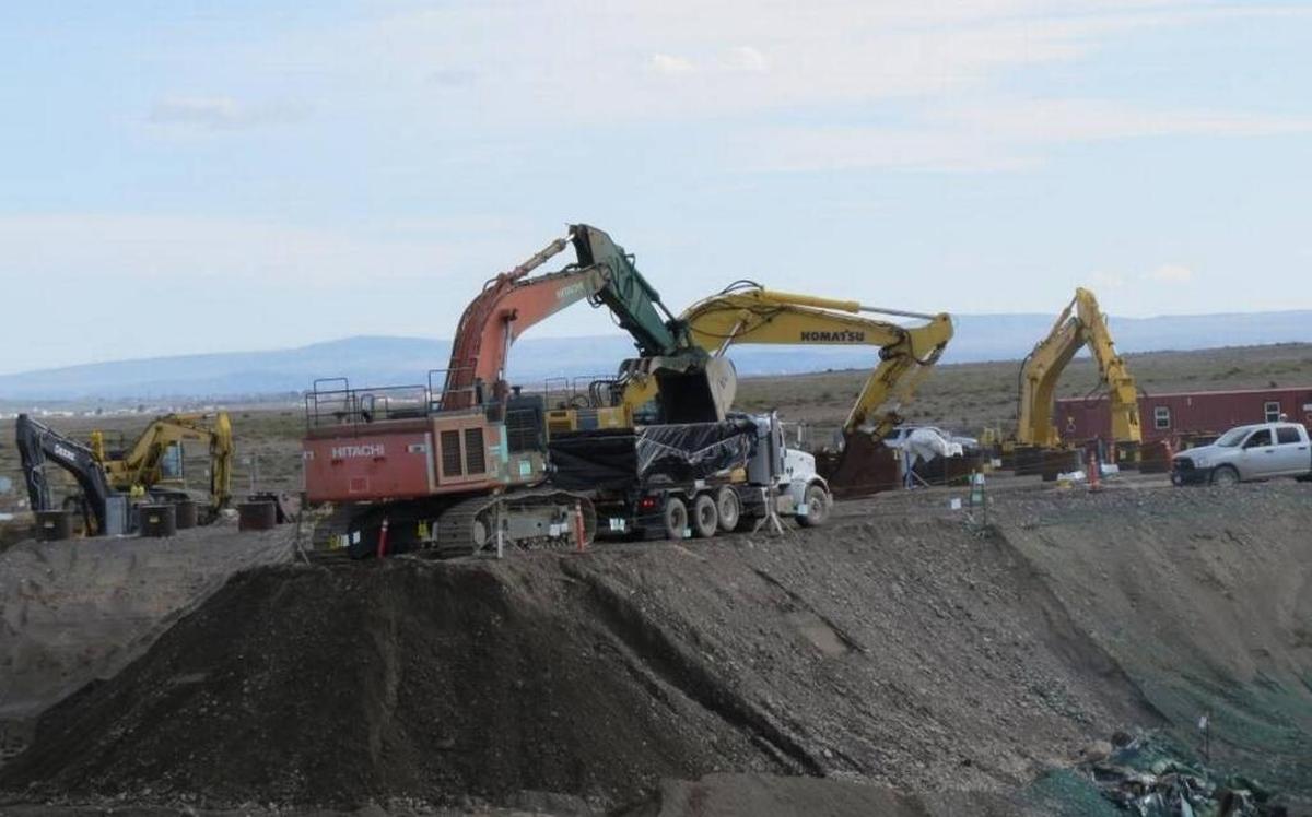 Contaminated soil at Hanford’s 618-10 Burial Ground was loaded into containers to be taken to a central Hanford landfill.