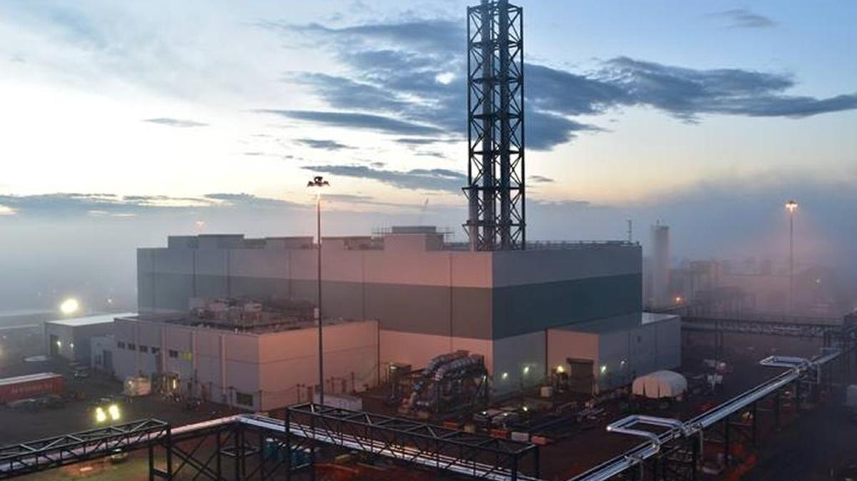 Early morning fog envelops the Low Activity Waste Facility at the Hanford vitrification plant.