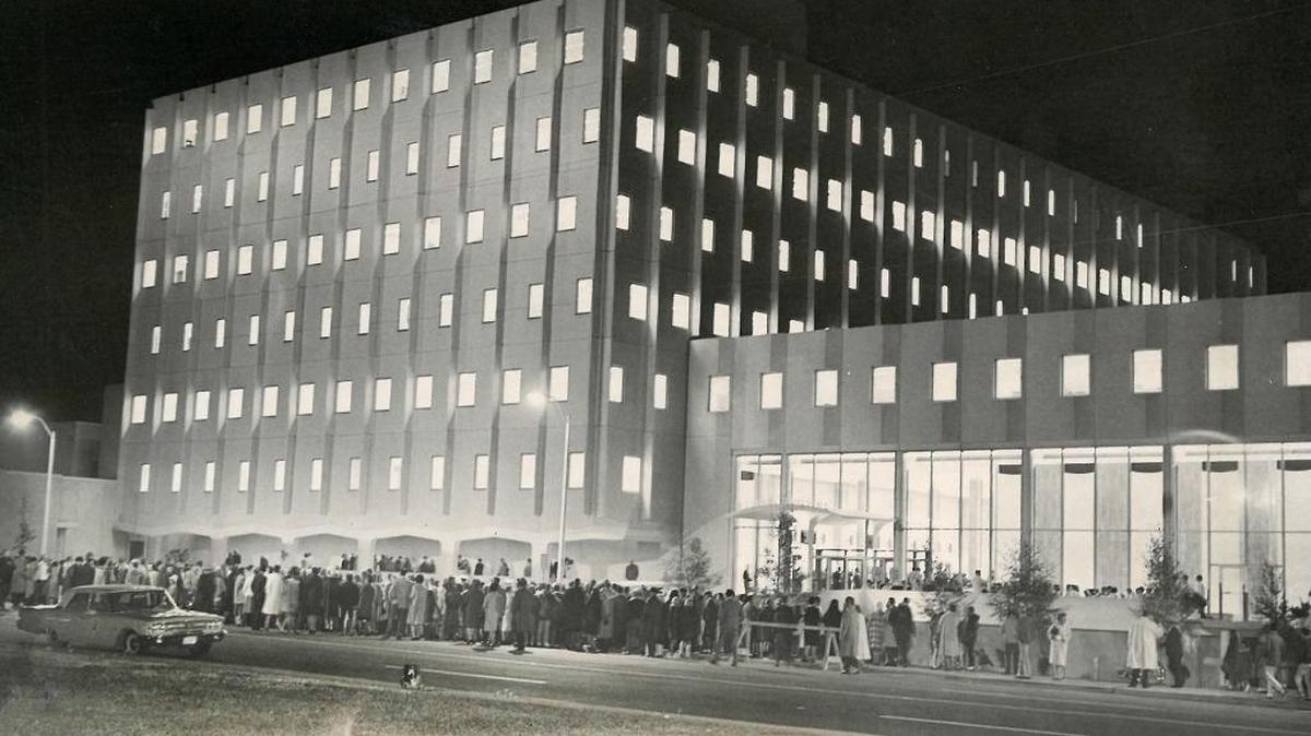 A crowd of about 2,500 stands outside the Federal Building in Richland before the dedication ceremonies on Nov. 9, 1965. It was estimated more than 8,000 people toured the building after the dedication event.