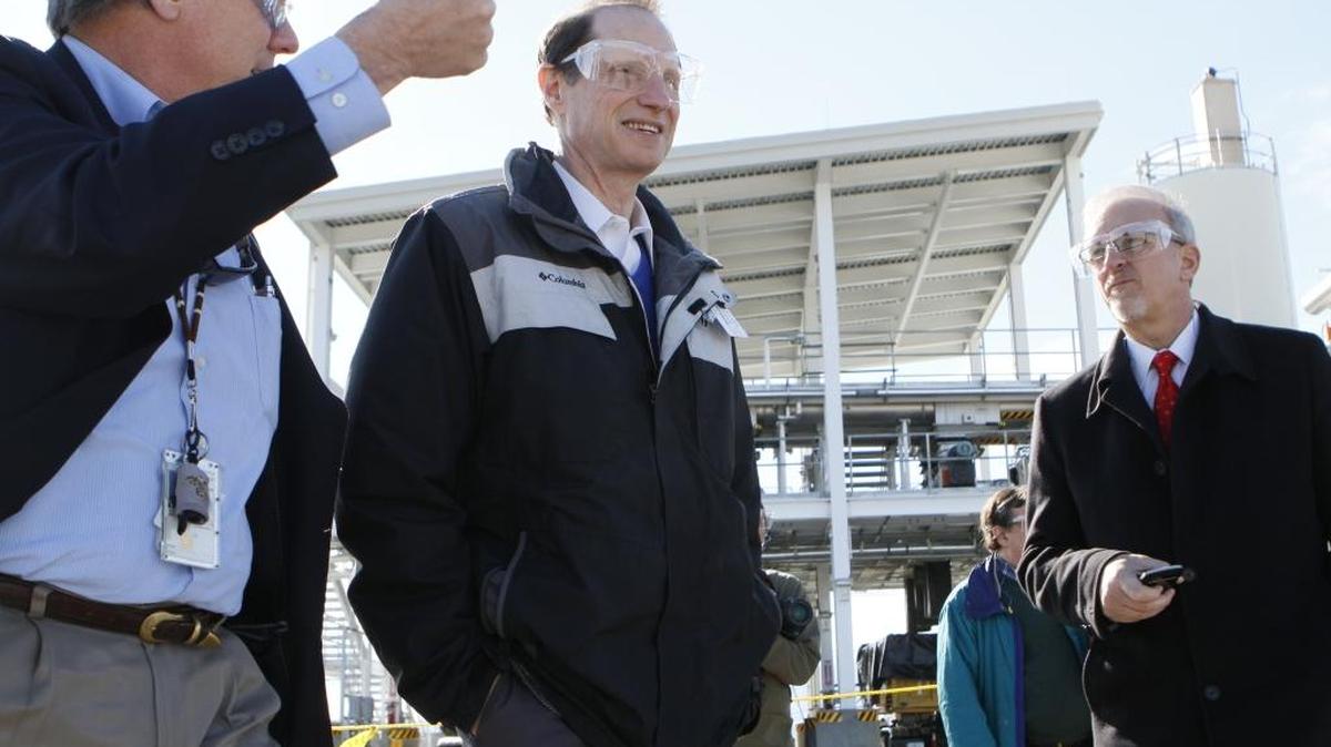 Sen. Ron Wyden, D-Ore., toured Hanford’s 200 West Pump and Treat System in 2013.
