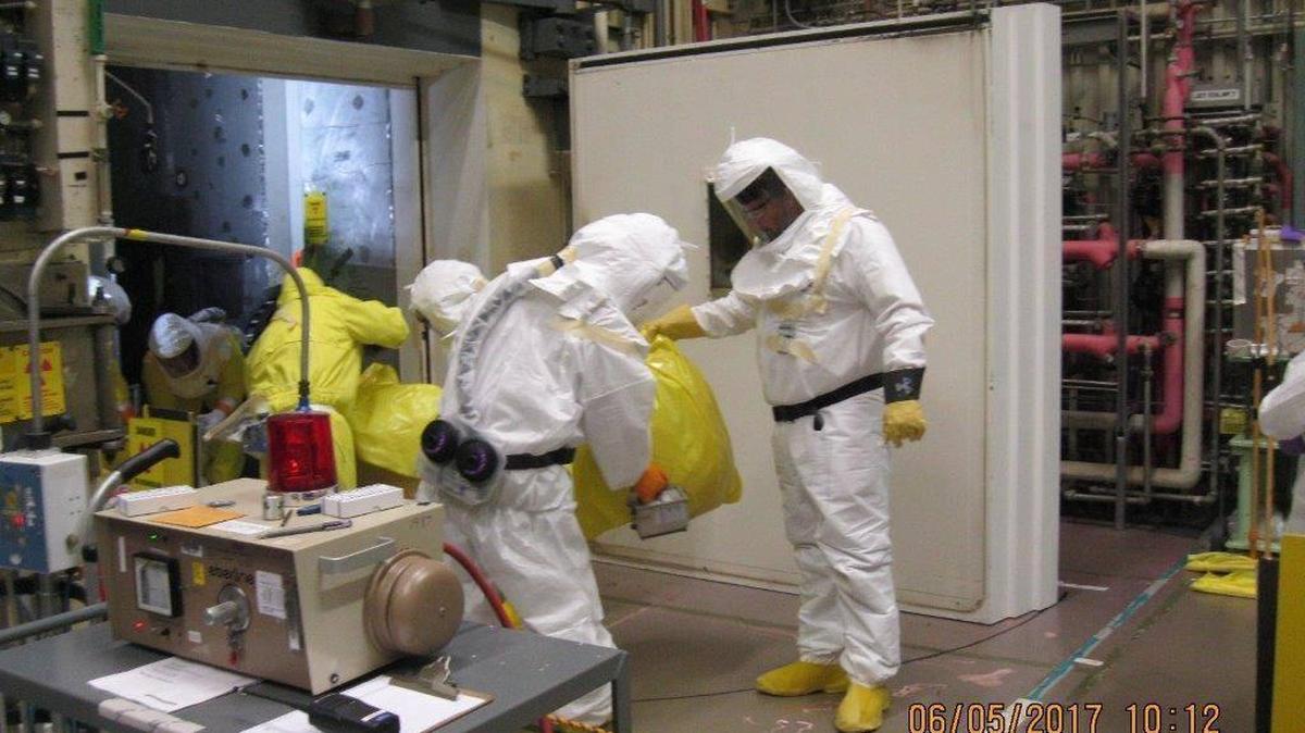 Hanford workers have removed most of the smaller radioactive debris from the 324 Building’s airlock to allow easier access to the building’s highly contaminated hot cells. Now they are focusing on larger items.