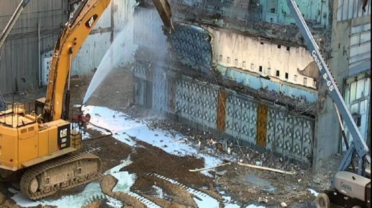 The Plutonium Reclamation Facility is shown before work was completed Friday to tear it to the ground. A spread of radioactive contamination at the Hanford Plutonium Finishing Plant likely came from the recent demolition of the plant’s reclamation facility.
