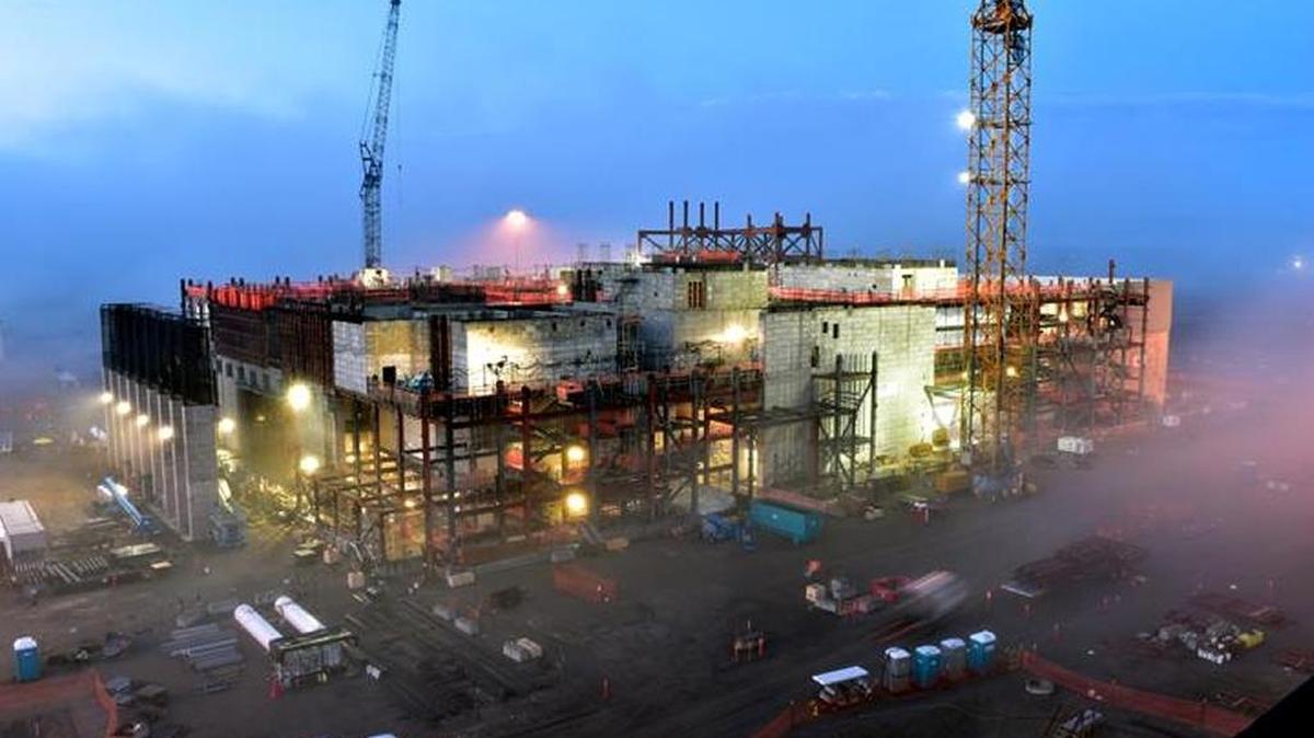 Early morning fog surrounds the High-Level Waste Facility of the Hanford vitrification plant.