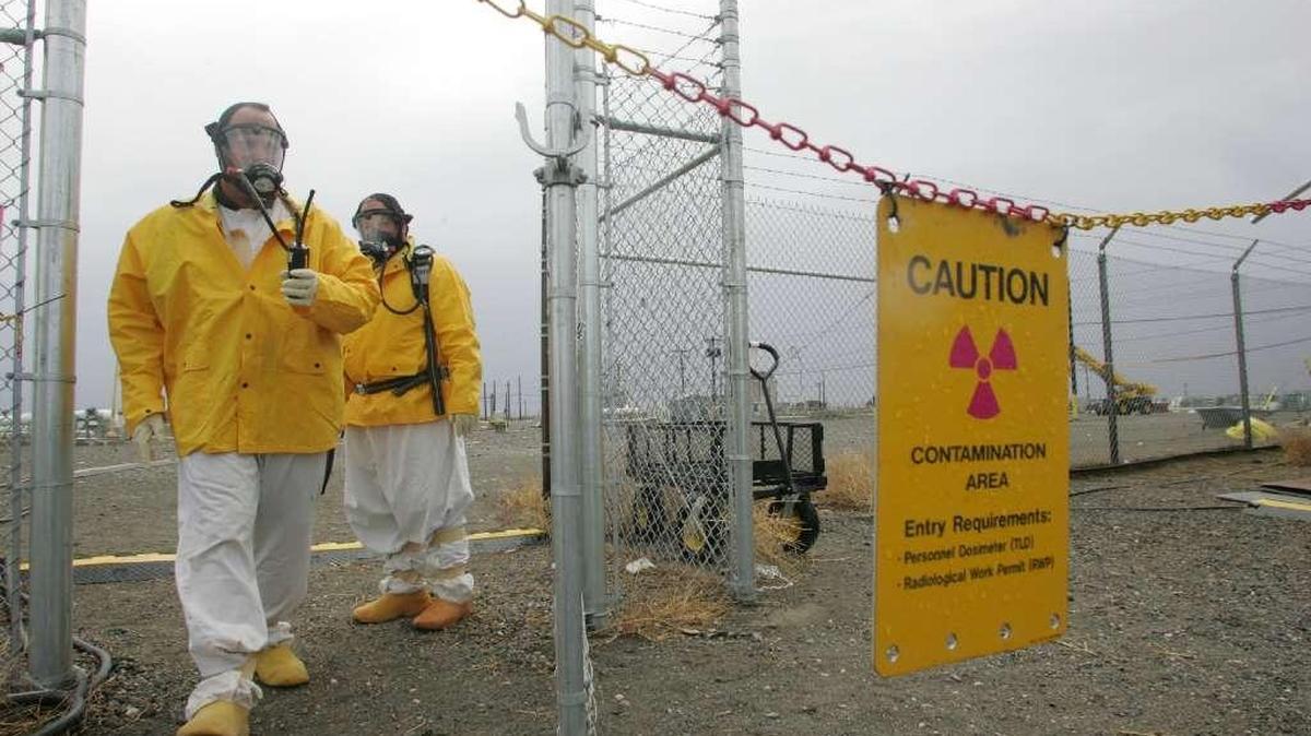 Hanford workers exit a tank farm on a foggy day.