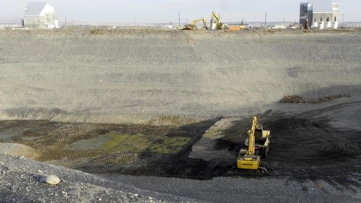Washington Closure Hanford excavated soil contaminated with chromium down to 85 feet below the surface of the ground near D and DR Reactors.