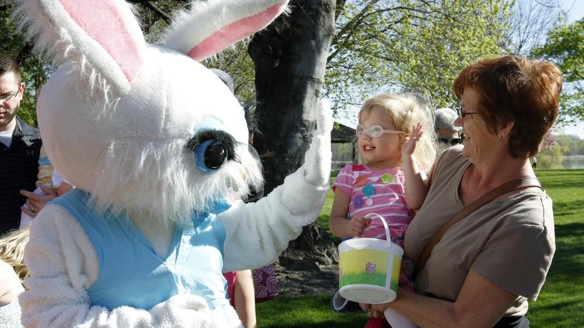 COVID canceled most Easter events in Tri-Cities last year, but some activities are returning including pictures with the Easter Bunny. (File photo)