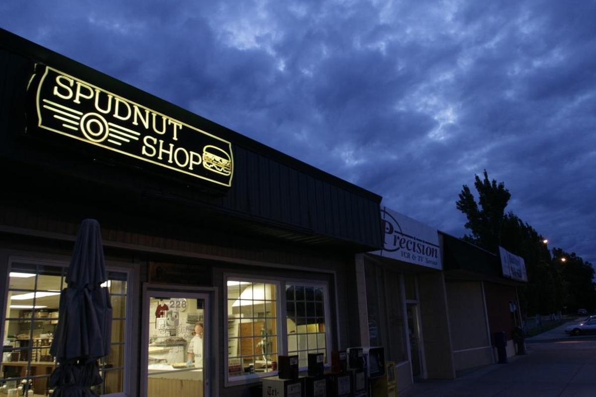 Secretary of Defense James Mattis, a Richland native, made a stop at the Spudnut Shop in Richland on Friday morning, for one of its signature donuts.
