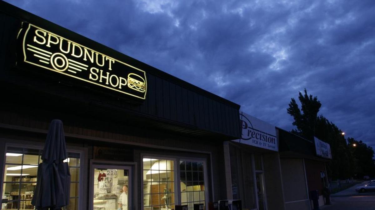 Secretary of Defense James Mattis, a Richland native, made a stop at the Spudnut Shop in Richland on Friday morning, for one of its signature donuts.