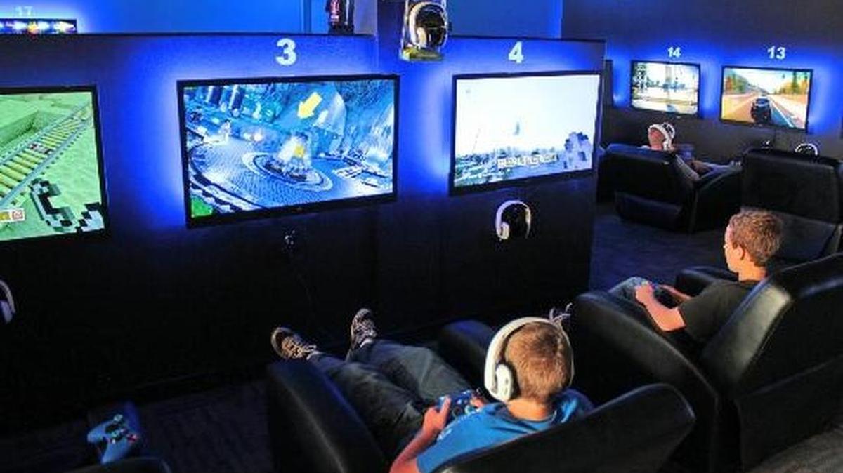 PLAYlive Nation is opening a video gaming lounge in Columbia Center mall with 21 Xbox One consoles.