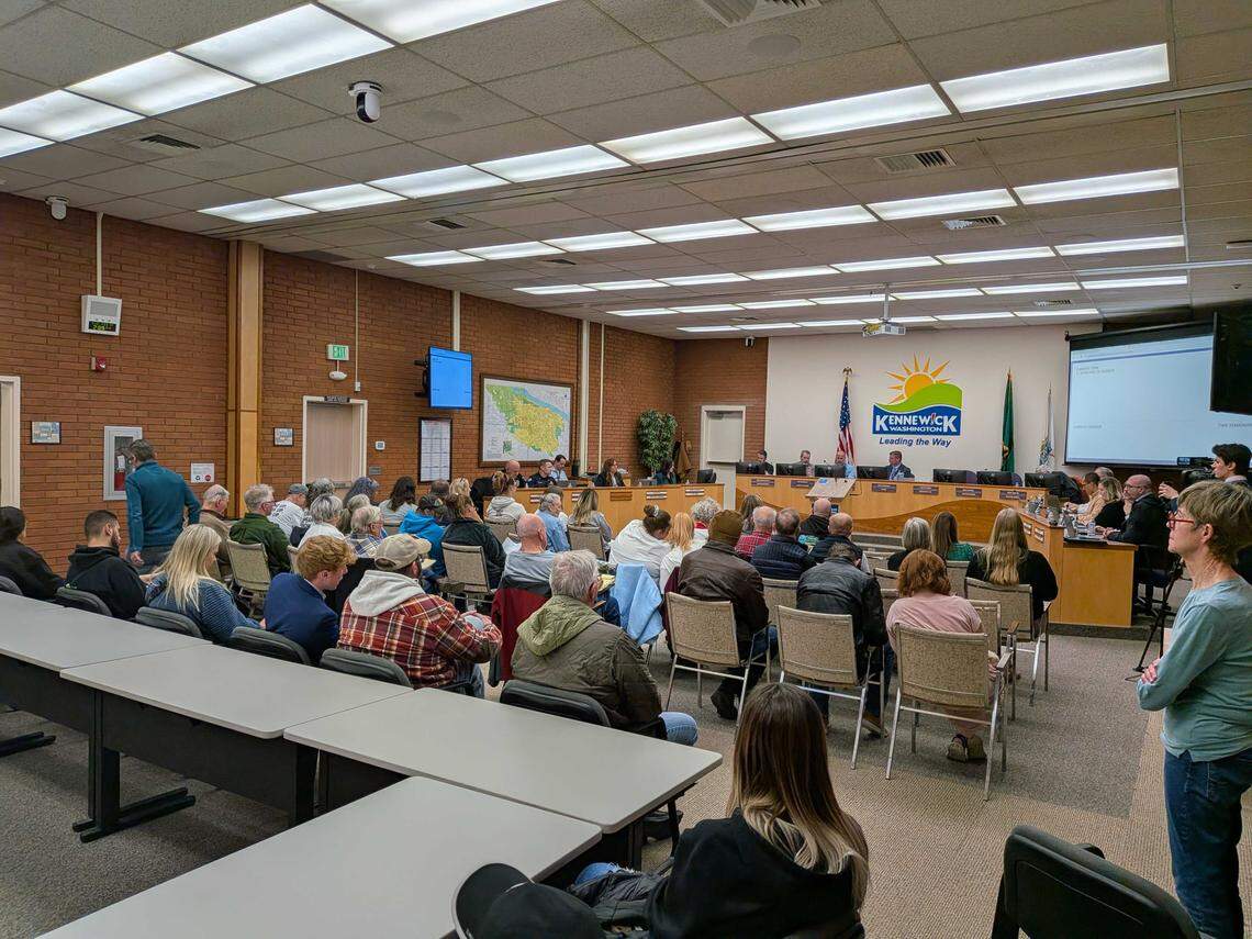 Kennewick residents packed the city council chambers Tuesday night to weigh in on a joint resolution condemning the placement of a “less restrictive alternative” housing facility.