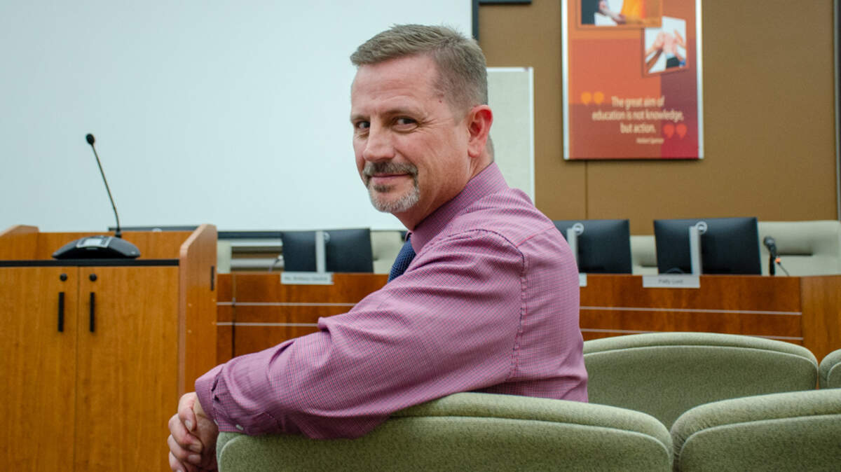 New superintendent takes helm of Kennewick schools | Tri-City Herald