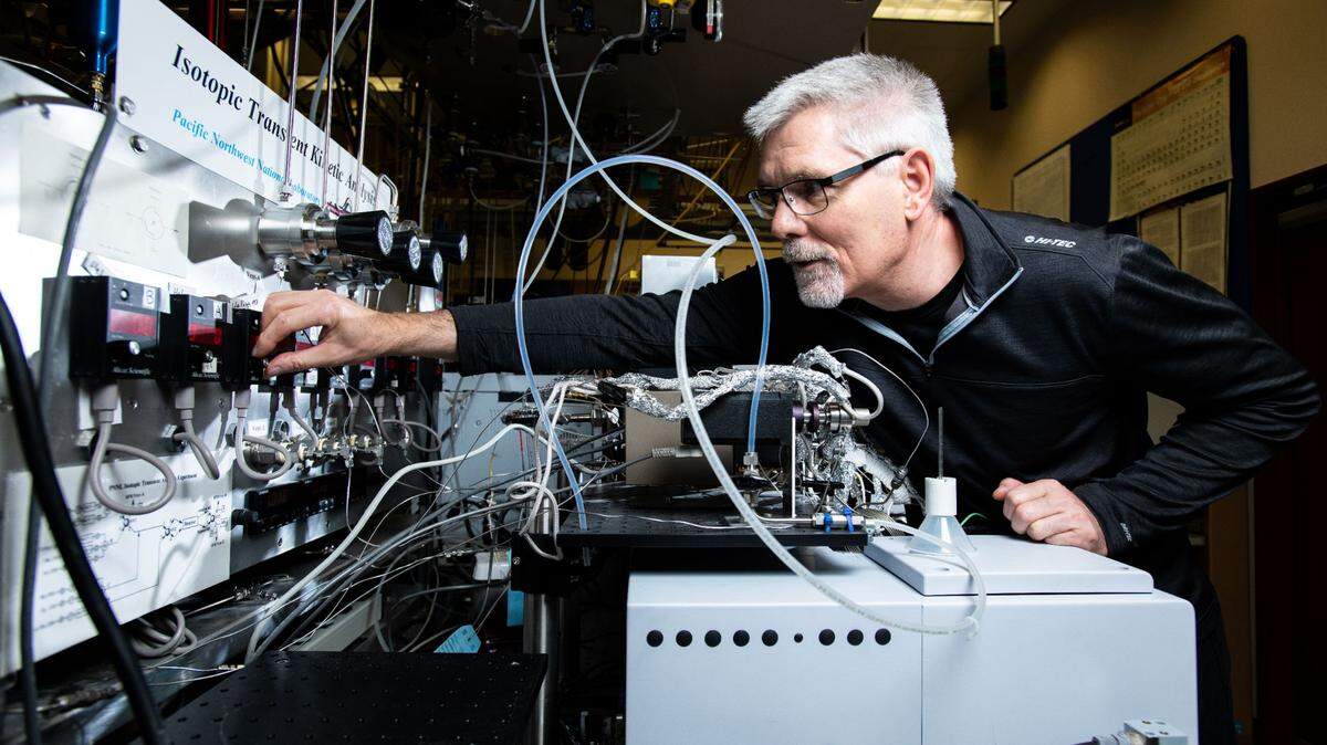 PNNL chemist Janos Szanyi and his colleagues at PNNL are developing catalysts that may make it possible for plastic waste to be converted into useful commodity chemicals rather than sending it to landfills.