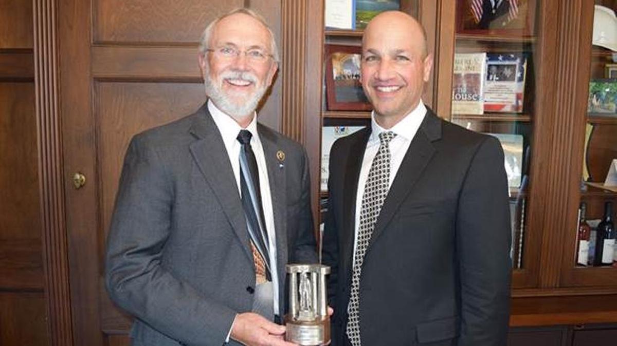 Todd Biesold, right, recognizes Rep. Dan Newhouse with the Thomas Jefferson Award on behalf of the International Foodservice Distributors Association.