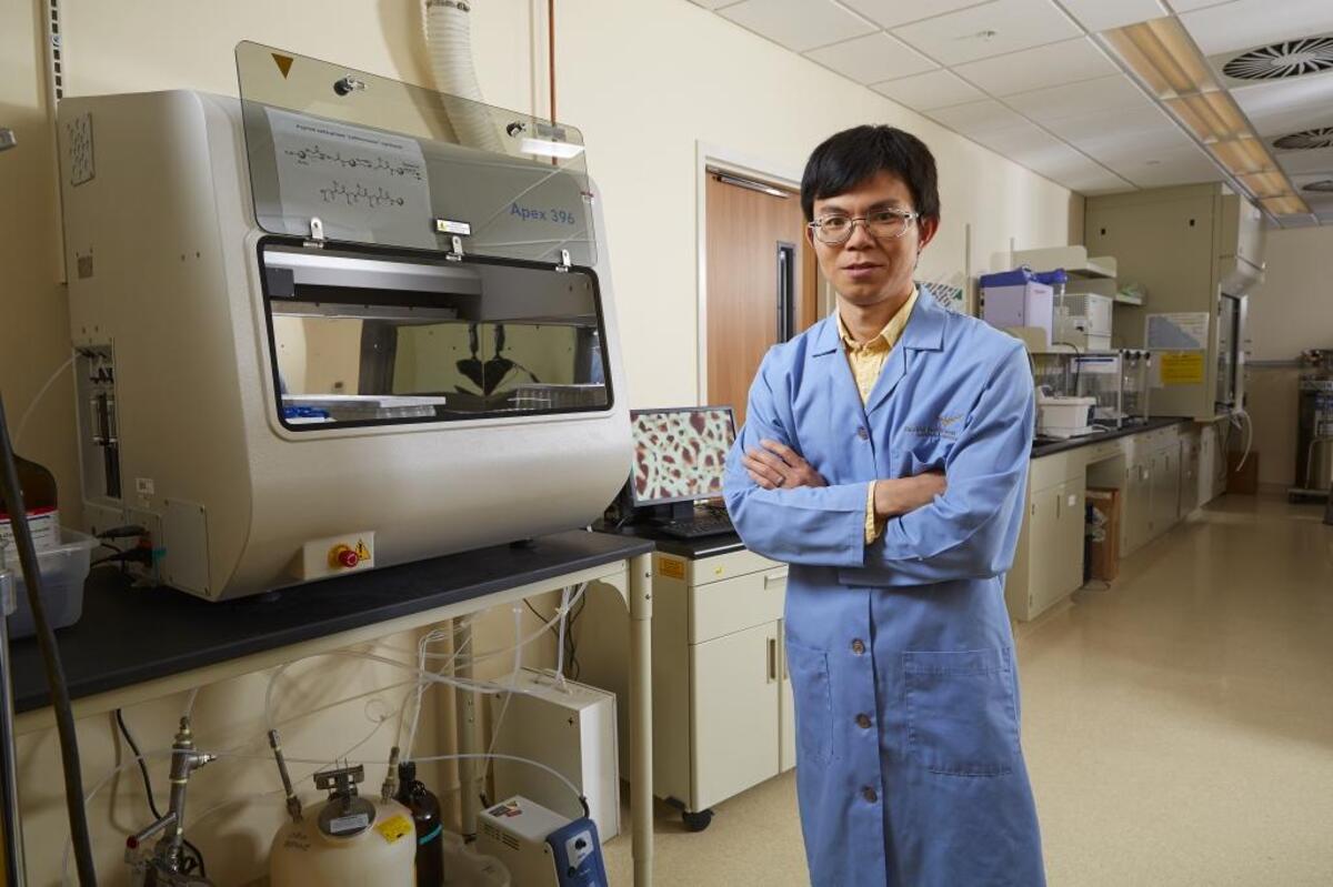 Pacific Northwest National Laboratory’s Chun-Long Chen leads a team of scientists that have designed tiny tubes that could lead to new approaches to water filtration and tissue engineering.