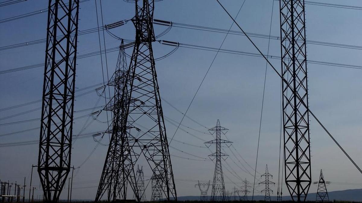 New summertime customer power use records were set for the Bonneville Power Administration during the current heat wave.