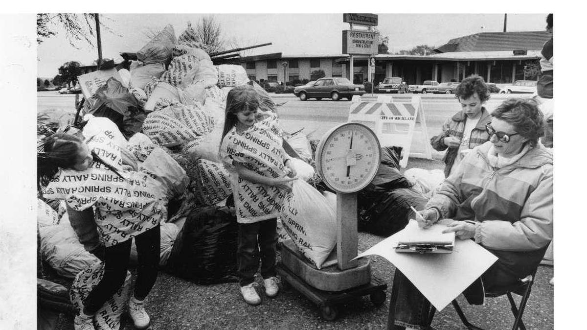 Anna Inathavong, left, checked the scales as Amy Embree, center, weighed a bag of trash and Lori Hogan wrote down the weight during Richland’s Community Pride Day on April 11, 1987, in John Dam Plaza.
