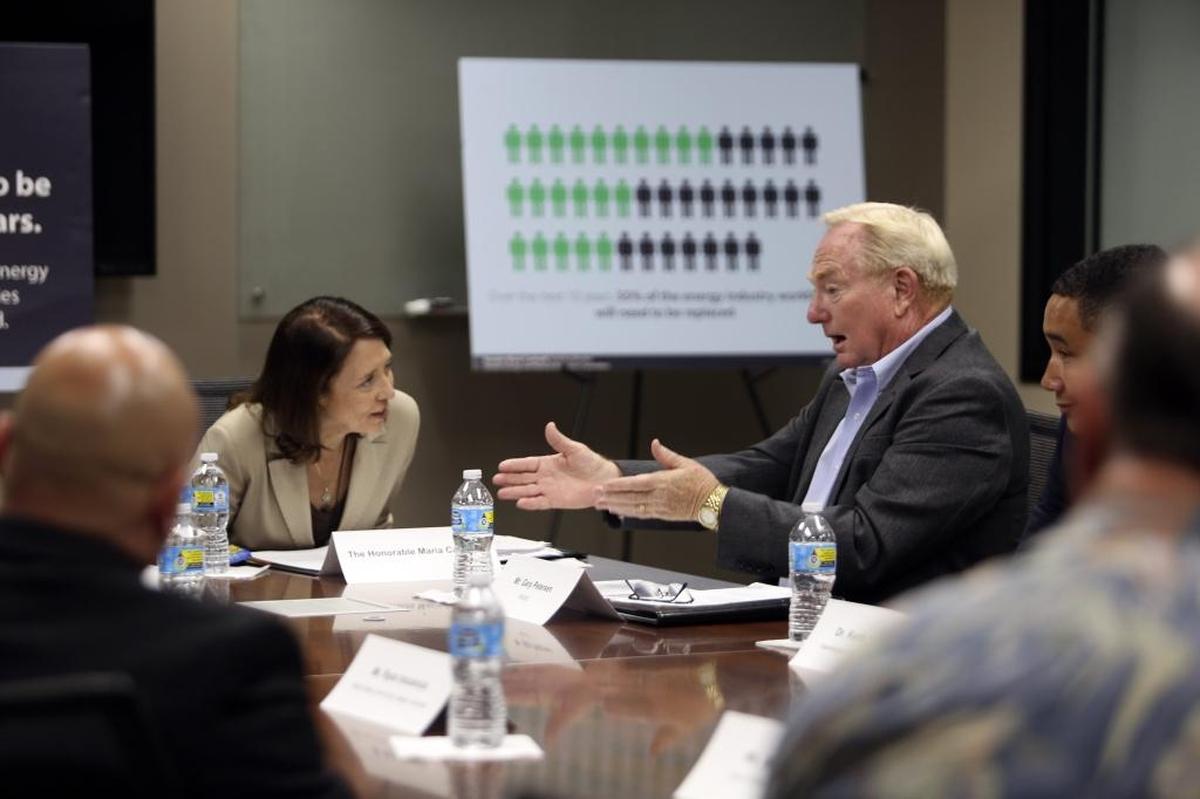 Gary Petersen, then vice president of federal programs for the Tri-City Development Council, talks about the future of the energy workforce at Pacific Northwest National Laboratory in Richland as Sen. Maria Cantwell, D-Wash., listens.