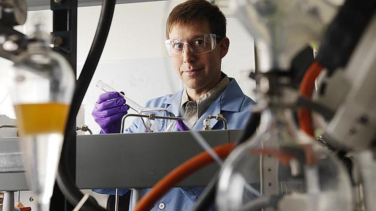 Bio-based products and catalysis research, including scientific collaborations with Washington State University at the Bioproducts, Sciences, and Engineering Laboratory on the WSU Tri-Cities campus, are helping deliver technologies that reduce reliance on foreign oil and gas to private industry and government customers.