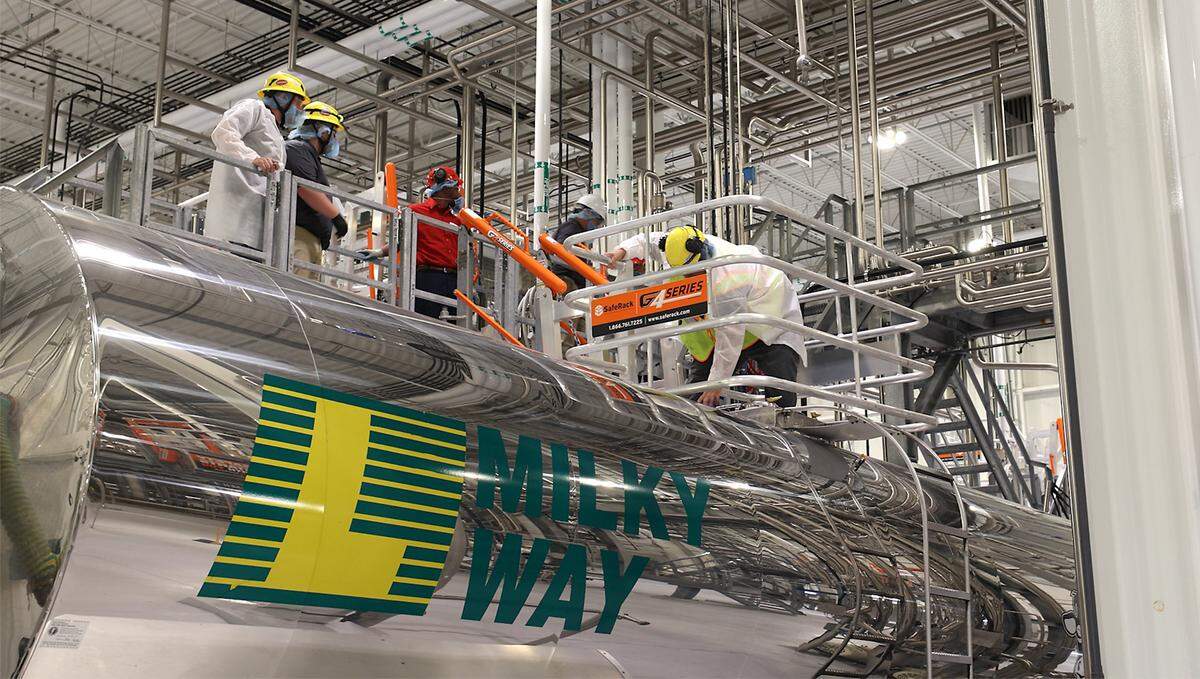 Darigold, the Seattle-based processing and marketing arm of the Northwest Dairy Association, opened a new nearly $900 million Pasco plant.