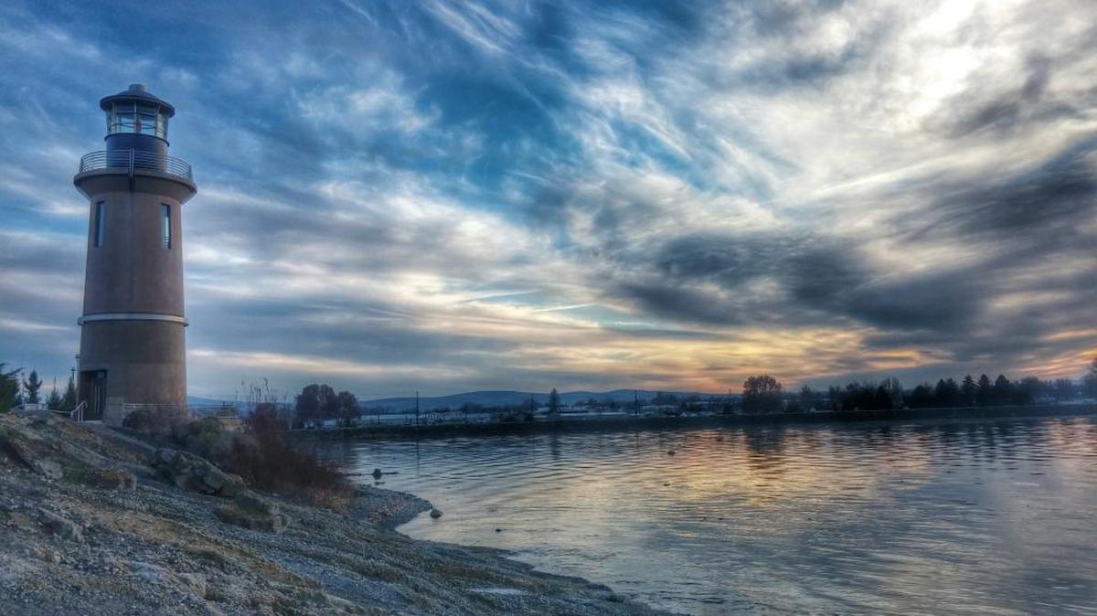 Kennewick is one of Washington’s most charming waterfront towns, according to an internet-based listmaker, OnlyInYourState.com.