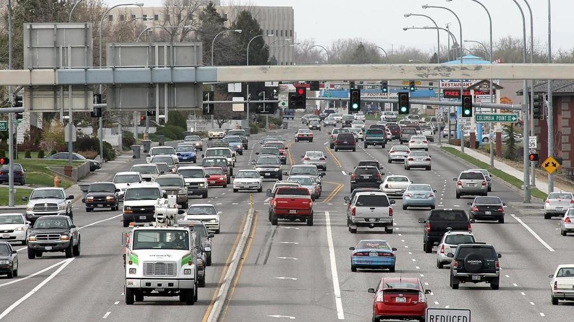 Narrowing George Washington Way to four lanes from five, adding pedestrian crossings and flanking it with street trees would improve the appearance of the city’s primary entrance and attract people and investment, a consultant suggests.