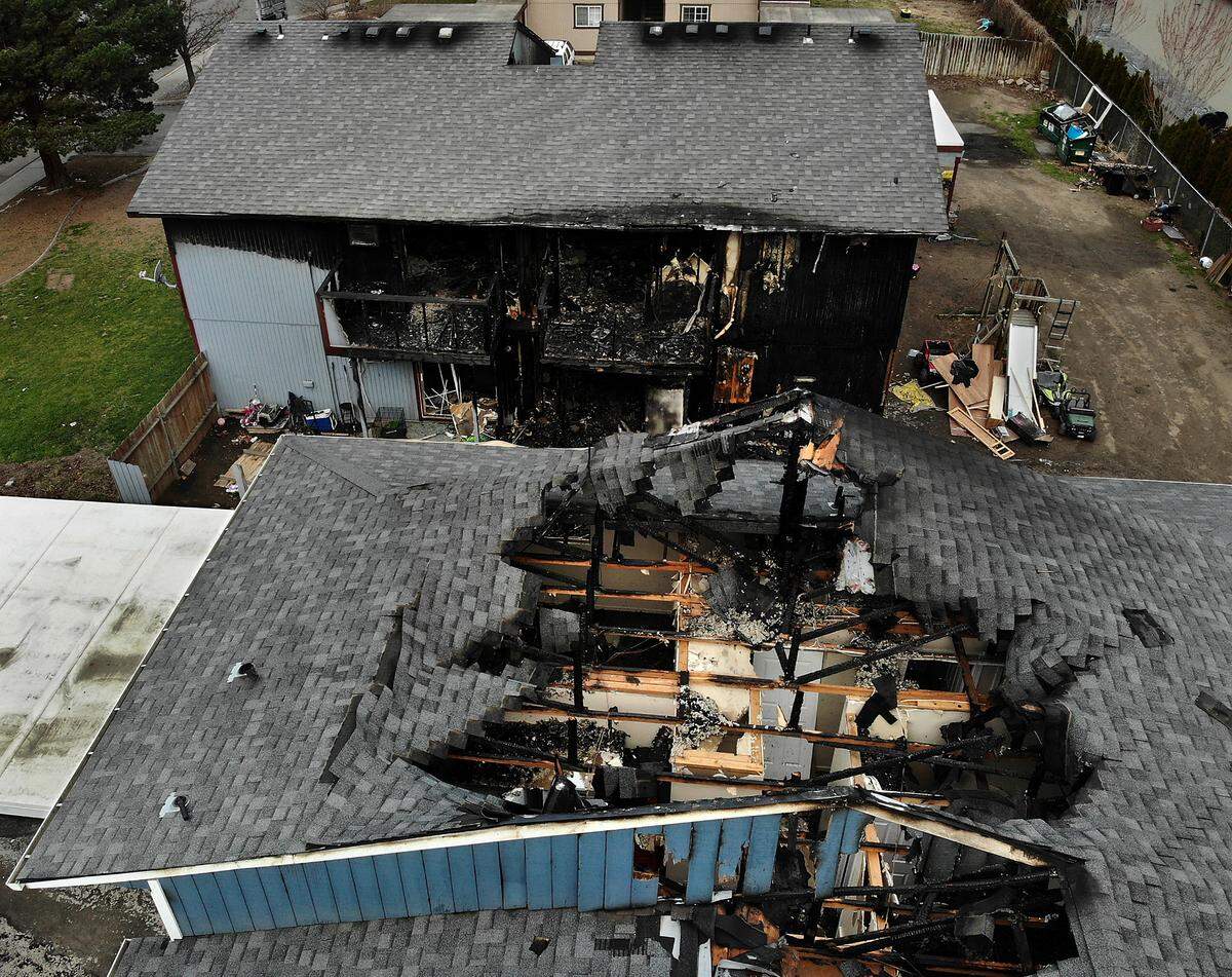 An early Sunday morning wind-whipped fire spread from one apartment fourplex to an adjacent fourplex at 4202 and 4210 W. Albany St. in Kennewick.