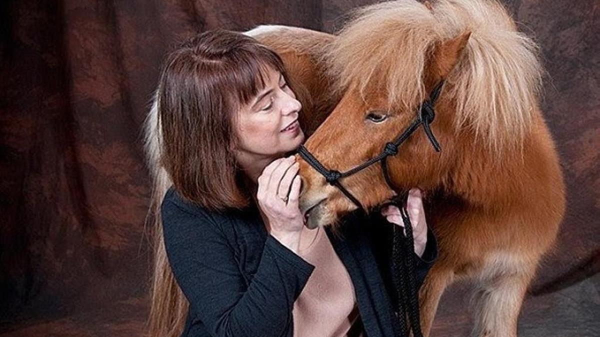 Debra “Kali” Miller, a Portland psychologist, is visiting the Tri-Cities Wednesday for a fund raiser to support her legal defense fund. Miller is appealing the Oregon Board of Psychologist Examiners decision to revoke her license in 2015. Prince, a miniature therapy horse, will accompany her.