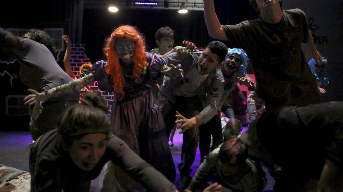 Members of the Pasco Players, depicting zombies and survivors, act out a scene from “10 Ways to Survive the Zombie Apocalypse.” The play is at 7 p.m. Oct. 21-22 and 24, with a haunted hallway starting at 6 p.m. Tickets are $5.