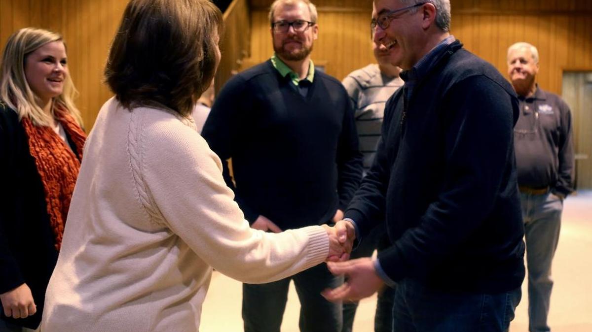 Bill Bryant, the Republican candidate for governor of Washington, shakes hands with Lampson International employee Mary Garber on Friday during a campaign stop in Kennewick.