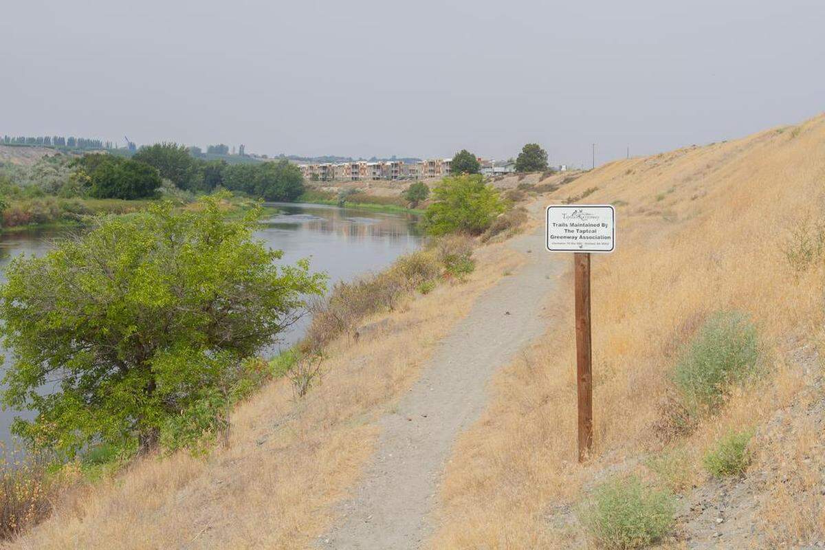 The Duportail Trail between Chamna Natural Preserve and Duportail Street in Richland.