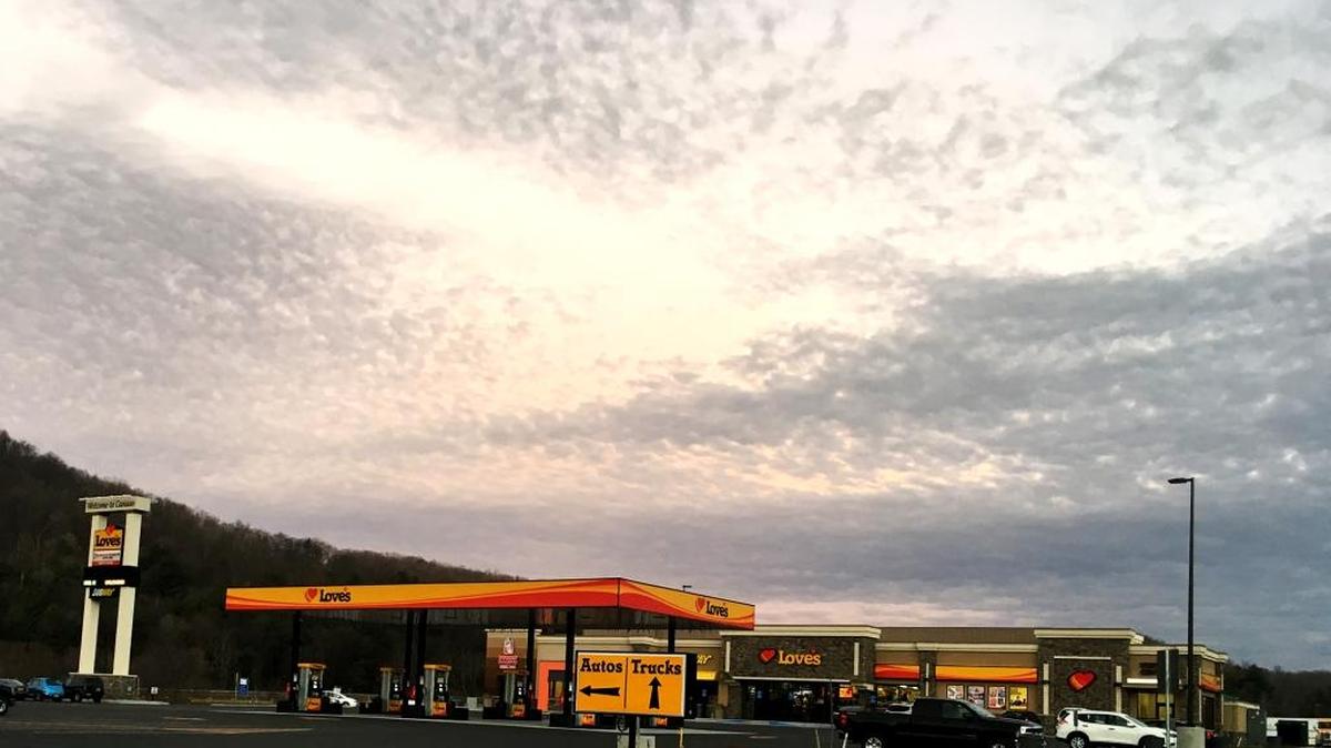 Oklahoma City-based Love’s Travel Stops & Country Stores will invest $18 million to construct a travel center and 75-room Holiday Inn Express in Prosser. The property will cater to drivers and to Prosser’s growing wine community.