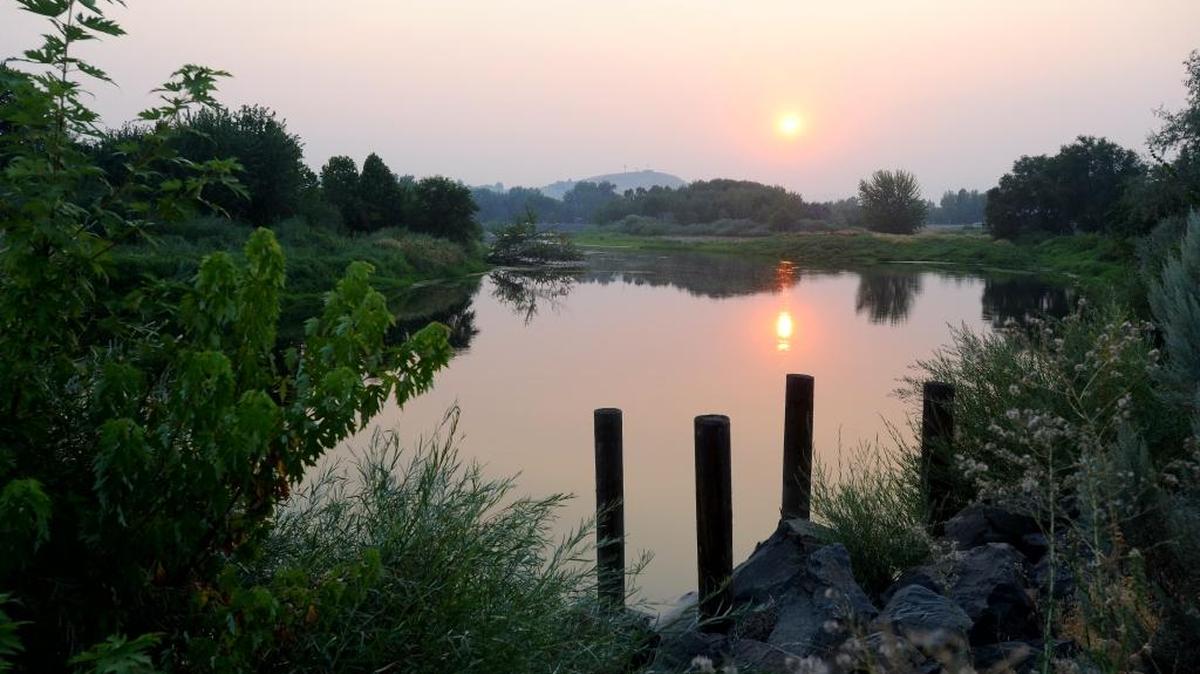 Smoke from Northwest fires makes a colorful sunset over the Yakima River at Richland. Shifting winds should move smoke out of Washington this weekend, but there’s no guarantee it won’t blow back if the weather changes again.