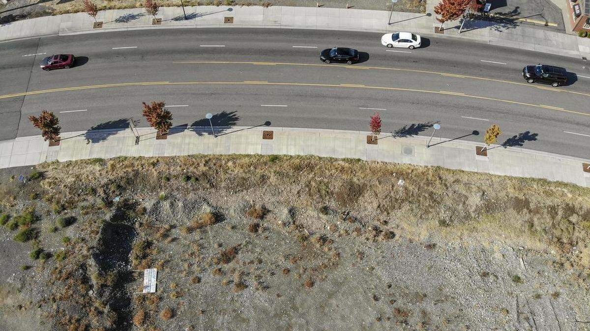 An unnoticed easement at 650 George Washington Way means construction of Park Place apartments at Richland’s entrance will be delayed by several months.
