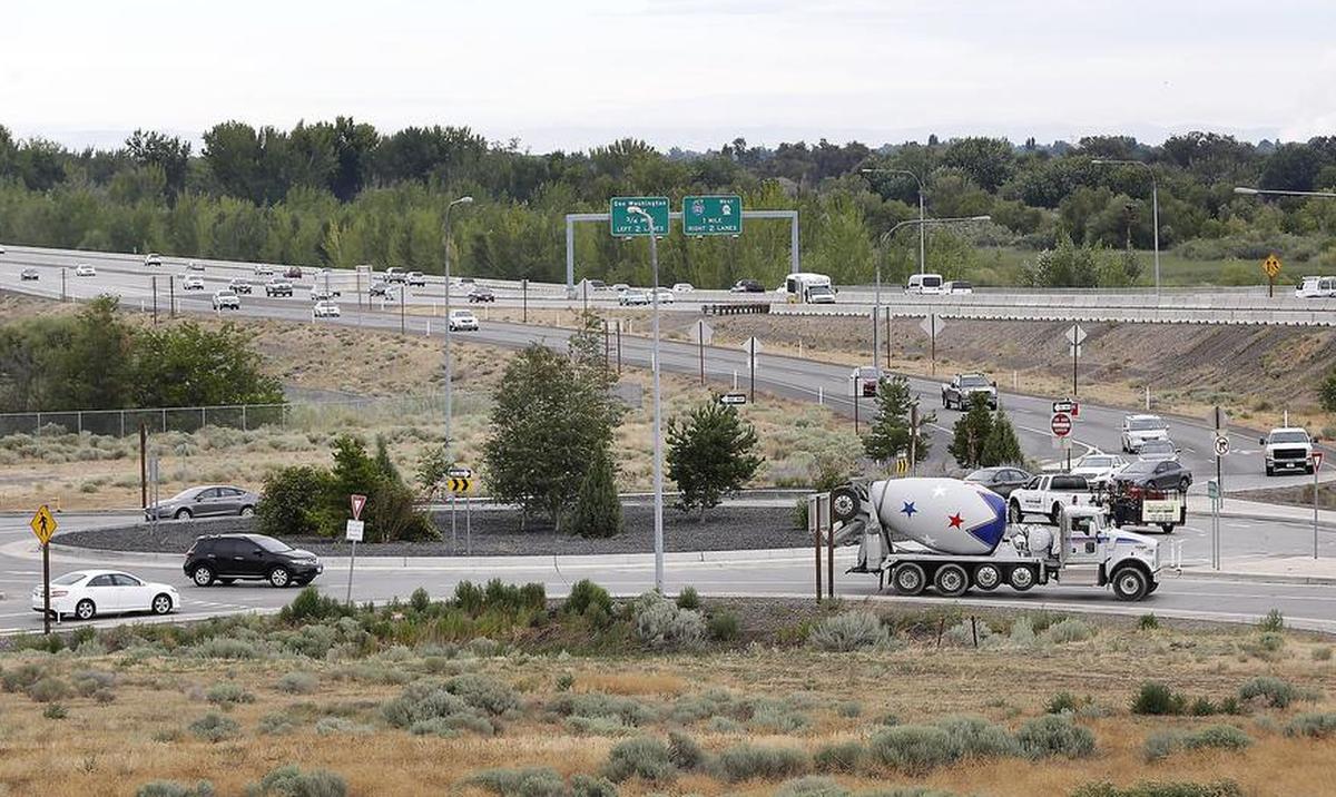 The Washington Department of Transportation is installing a traffic meter at the Steptoe Roundabout in south Richland.