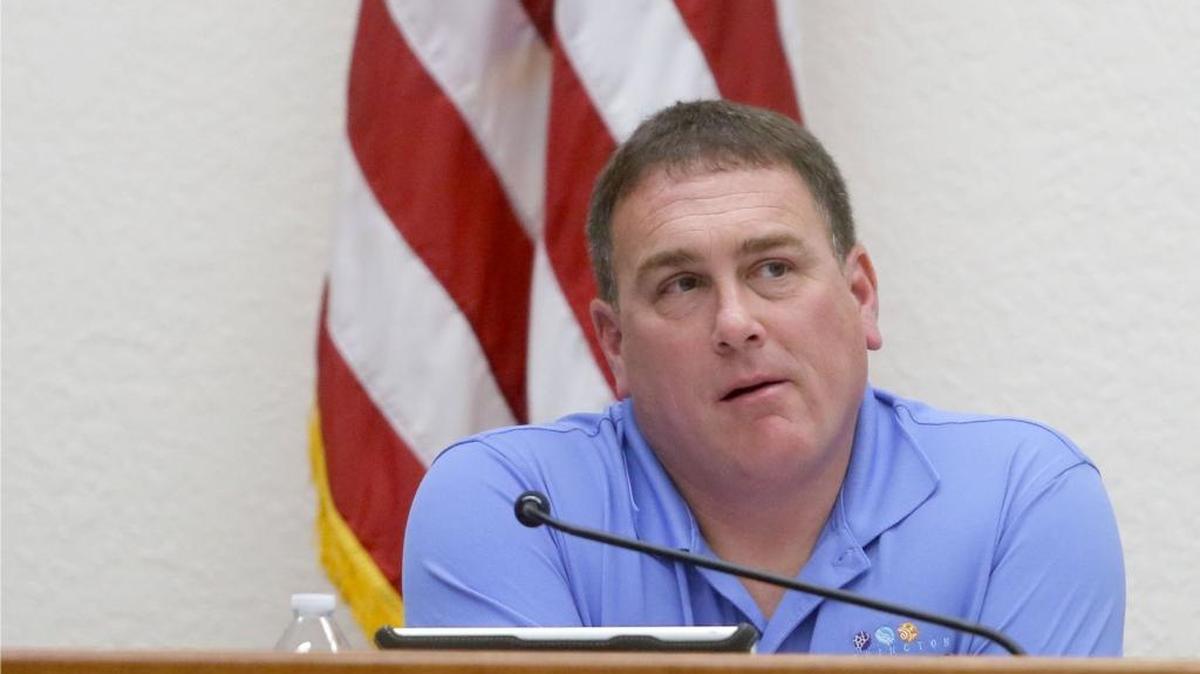 Kennewick Councilman Bob Parks and Latino activist Leo Perales are asking the city council to adopt a resolution that declares that Kennewick welcomes all people but that Kennewick is not a sanctuary city and will comply with federal immigration laws.